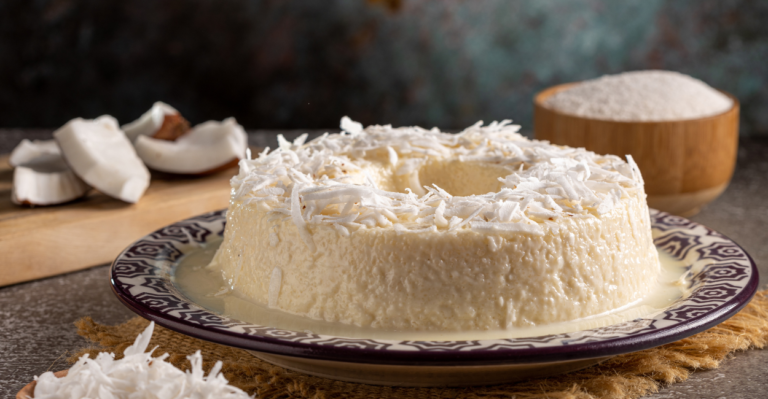 Bolo Gelado de Coco Cremoso